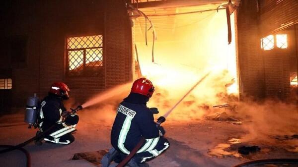 نجات 20 شهروند از آتش سوزی در یک ساختمان مسکونی
