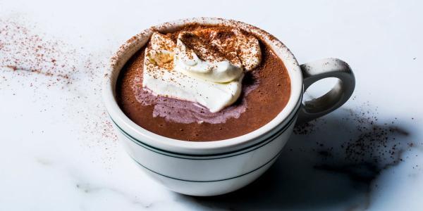 طرز تهیه شکلات داغ خانگی ؛ یک نوشیدنی ساده و خوشمزه برای روزهای سرد